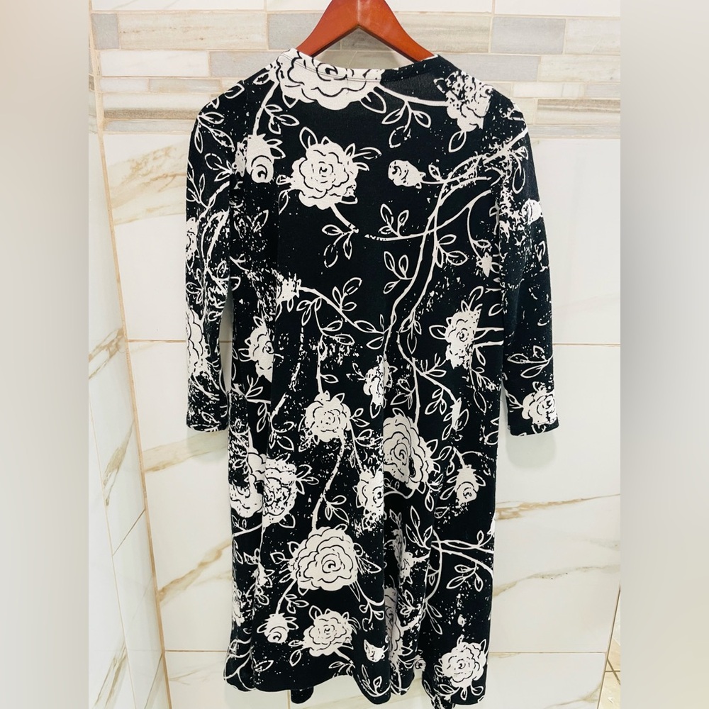 🌸 LuLaRoe Black & White Floral Longline Cardigan – Size XS - Picture 9 of 12